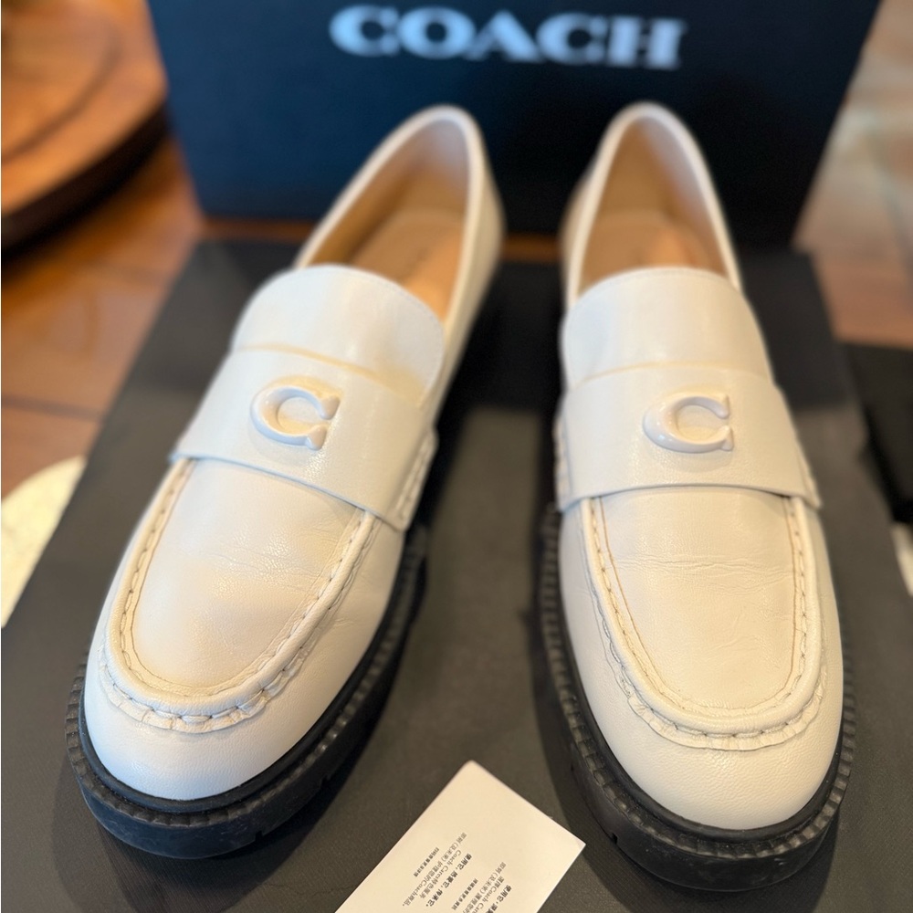 🖤🤍Coach Leah Loafer - Sz 9.5🤍🖤